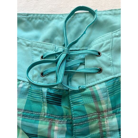 The North Face Board Shorts Women's Size 6 Teal & Green Plaid - Picture 2 of 16